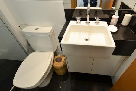 Apartamento para alugar com 65m², 2 quartos e 2 vagas Apartamento para alugar com 65m², 2 quartos e 2 vagasBanheiro social