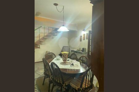 Casa à venda com 230m², 4 quartos e 4 vagas