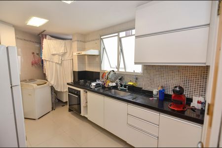 Apartamento à venda com 77m², 2 quartos e 1 vagaCozinha e Área de Serviço