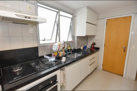 Apartamento à venda com 77m², 2 quartos e 1 vagaCozinha e Área de Serviço
