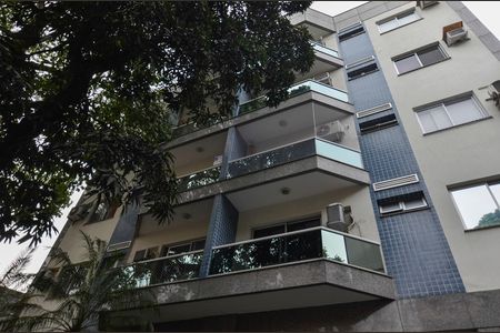 Apartamento à venda com 77m², 2 quartos e 1 vagaFachada