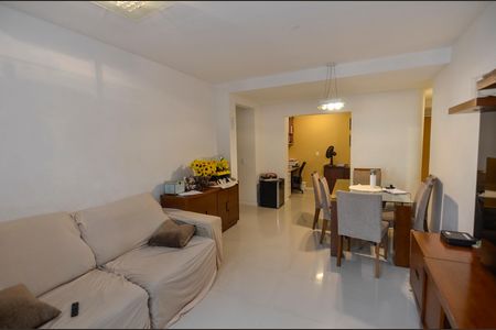 Apartamento à venda com 77m², 2 quartos e 1 vagaSala