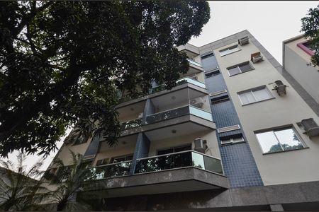 Apartamento à venda com 77m², 2 quartos e 1 vagaFachada