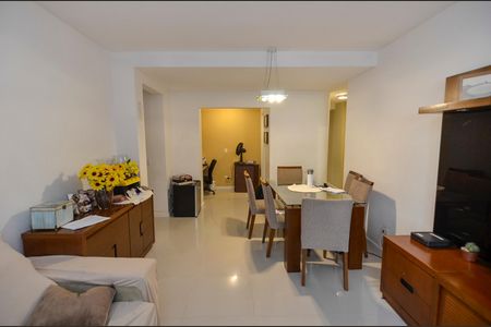 Apartamento à venda com 77m², 2 quartos e 1 vagaSala