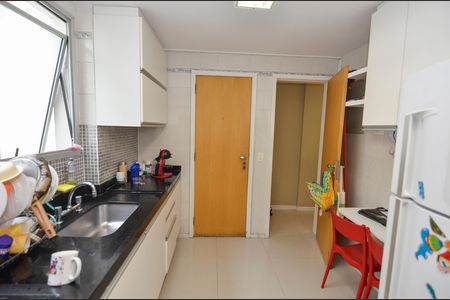 Apartamento à venda com 77m², 2 quartos e 1 vagaCozinha e Área de Serviço