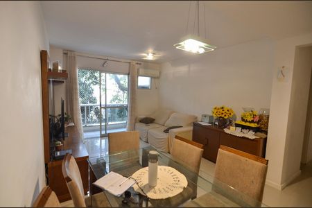 Apartamento à venda com 77m², 2 quartos e 1 vagaSala