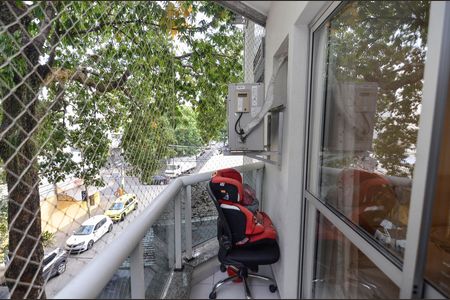Apartamento à venda com 77m², 2 quartos e 1 vagaSala