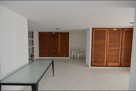 Apartamento à venda com 77m², 2 quartos e 1 vagaÁrea comum
