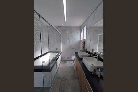 Casa à venda com 290m², 4 quartos e 2 vagasBanheiro - torneira