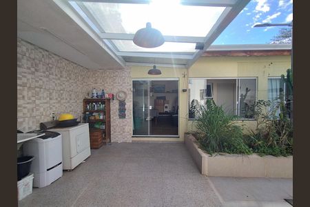 Casa à venda com 290m², 4 quartos e 2 vagasÁrea de Serviço