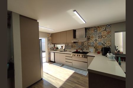 Casa à venda com 290m², 4 quartos e 2 vagasCozinha - Armários
