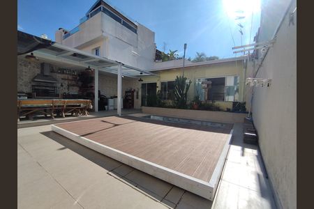 Casa à venda com 290m², 4 quartos e 2 vagasÁrea comum - Piscina