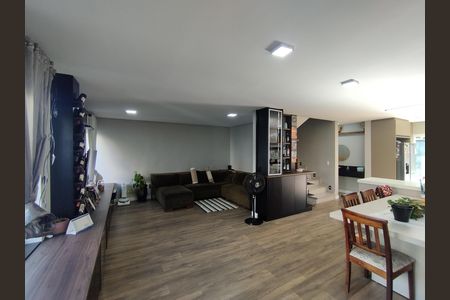 Casa à venda com 290m², 4 quartos e 2 vagasSala