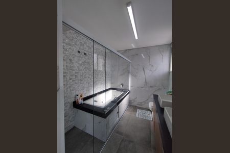 Casa à venda com 290m², 4 quartos e 2 vagasBanheiro - torneira