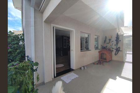 Casa à venda com 290m², 4 quartos e 2 vagasEntrada 