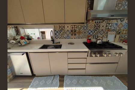 Casa à venda com 290m², 4 quartos e 2 vagasCozinha - Armários