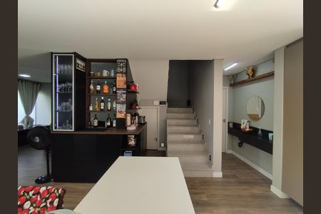 Casa à venda com 290m², 4 quartos e 2 vagasSala 
