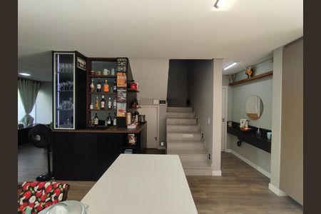 Casa à venda com 290m², 4 quartos e 2 vagasSala 