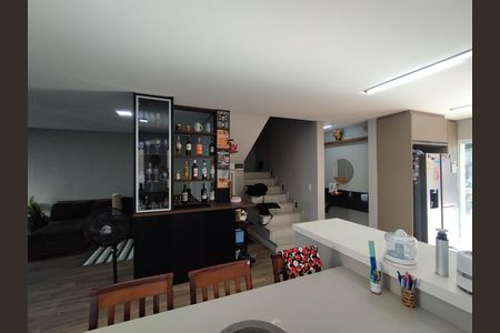 Casa à venda com 290m², 4 quartos e 2 vagasSala