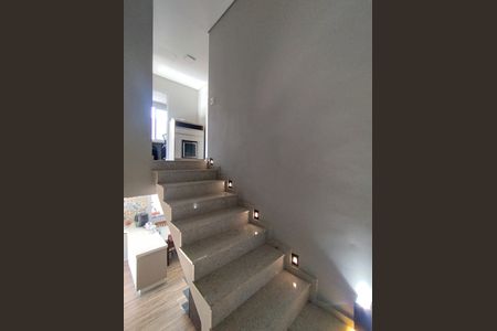 Casa à venda com 290m², 4 quartos e 2 vagasEscada 
