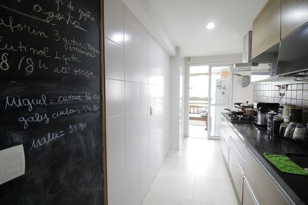Apartamento à venda com 150m², 4 quartos e 2 vagasCozinha
