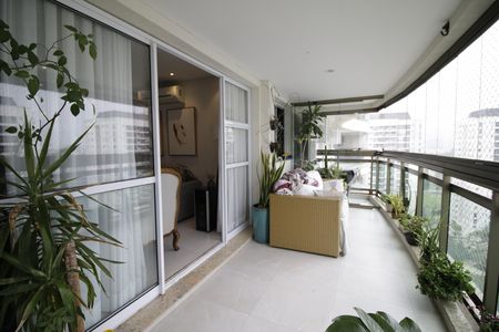 Apartamento à venda com 150m², 4 quartos e 2 vagasVaranda
