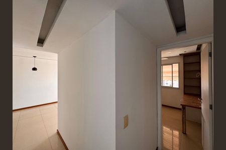 Apartamento à venda com 78m², 3 quartos e sem vagaCorredor