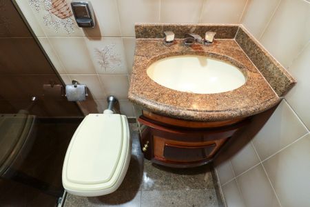 Casa para alugar com 275m², 3 quartos e 3 vagas Casa para alugar com 275m², 3 quartos e 3 vagasBanheiro da Suíte 2