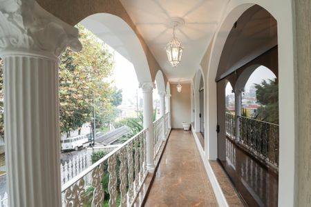 Casa para alugar com 275m², 3 quartos e 3 vagas Casa para alugar com 275m², 3 quartos e 3 vagasVaranda