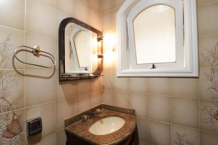 Casa para alugar com 275m², 3 quartos e 3 vagas Casa para alugar com 275m², 3 quartos e 3 vagasBanheiro da Suíte 2