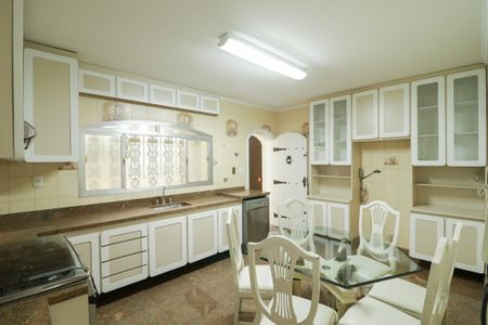 Casa para alugar com 275m², 3 quartos e 3 vagas Casa para alugar com 275m², 3 quartos e 3 vagasCozinha