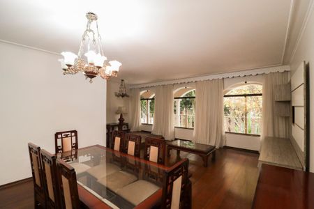 Casa para alugar com 275m², 3 quartos e 3 vagas Casa para alugar com 275m², 3 quartos e 3 vagasSala