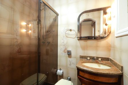 Casa para alugar com 275m², 3 quartos e 3 vagas Casa para alugar com 275m², 3 quartos e 3 vagasBanheiro da Suíte 2