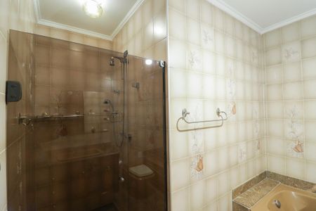Casa para alugar com 275m², 3 quartos e 3 vagas Casa para alugar com 275m², 3 quartos e 3 vagasBanheiro da Suíte 1