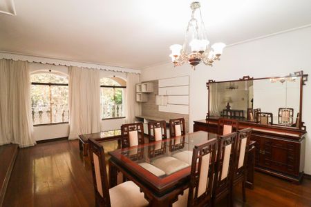 Casa para alugar com 275m², 3 quartos e 3 vagas Casa para alugar com 275m², 3 quartos e 3 vagasSala