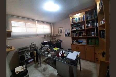 Casa à venda com 3 quartos, 209m² em Jardim Picolo, São Paulo