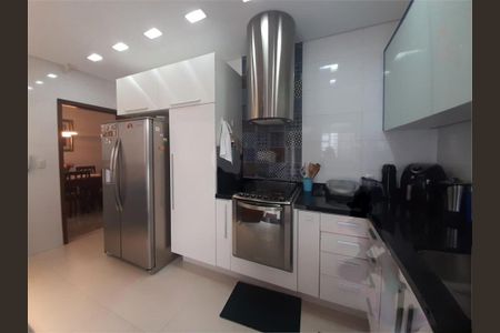 Casa à venda com 209m², 3 quartos e 3 vagas