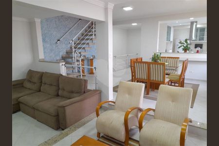 Casa à venda com 4 quartos, 320m² em Chora Menino, São Paulo
