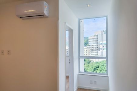 Sala de apartamento à venda com 1 quarto, 55m² em Humaitá, Rio de Janeiro