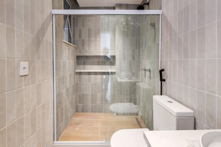 Banheiro  de apartamento à venda com 1 quarto, 55m² em Humaitá, Rio de Janeiro