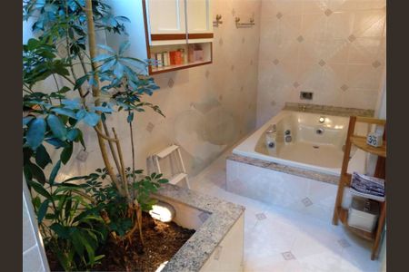 Casa à venda com 4 quartos, 320m² em Jardim São Paulo, São Paulo