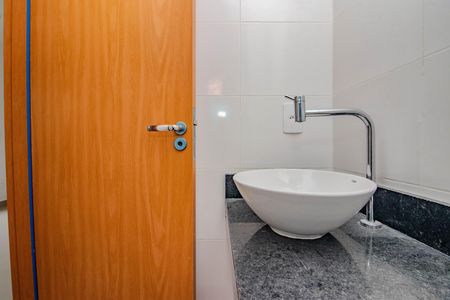 Apartamento para alugar com 55m², 2 quartos e 1 vaga Apartamento para alugar com 55m², 2 quartos e 1 vagaBanheiro