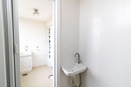 Apartamento à venda com 73m², 3 quartos e 1 vaga Apartamento à venda com 73m², 3 quartos e 1 vagaBanheiro de serviço
