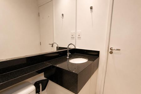 Banheiro de kitnet/studio para alugar com 1 quarto, 20m² em Bela Vista, São Paulo