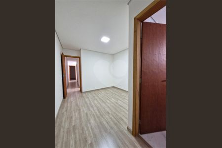 Casa à venda com 3 quartos, 110m² em Jardim Pirajussara, São Paulo