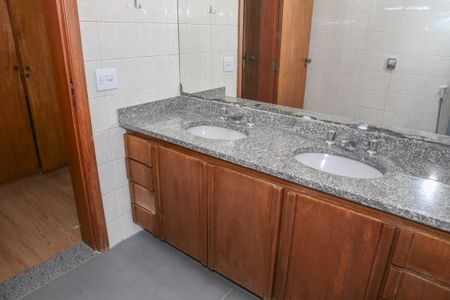 Apartamento para alugar com 167m², 3 quartos e 3 vagasBanheiro da Suíte