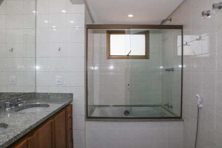 Apartamento para alugar com 167m², 3 quartos e 3 vagasBanheiro da Suíte