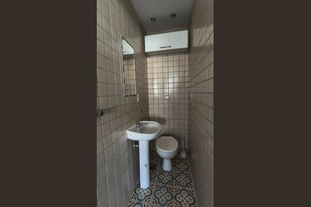 Apartamento à venda com 380m², 3 quartos e 2 vagas Apartamento à venda com 380m², 3 quartos e 2 vagasBanheiro de Serviço