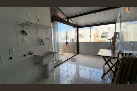 Apartamento à venda com 380m², 3 quartos e 2 vagas Apartamento à venda com 380m², 3 quartos e 2 vagasCozinha e Área de Serviço