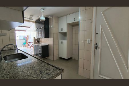 Apartamento à venda com 380m², 3 quartos e 2 vagas Apartamento à venda com 380m², 3 quartos e 2 vagasCozinha e Área de Serviço